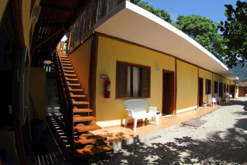 Chili In Suites Маресиас Экстерьер фото